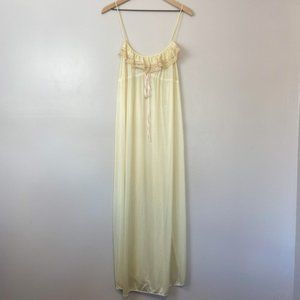 VINTAGE ivory satin and lace negligee